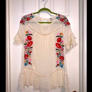 LAST CHANCE!! Umgee embroidered top, ivory, M